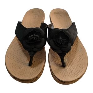 Crocs Women’s A-Leigh Floral Flip‎ Flop Black / Gold Size 10